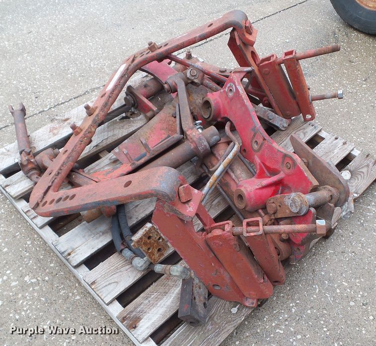 image for item HF9539 Farmall two point hitch and draw bar