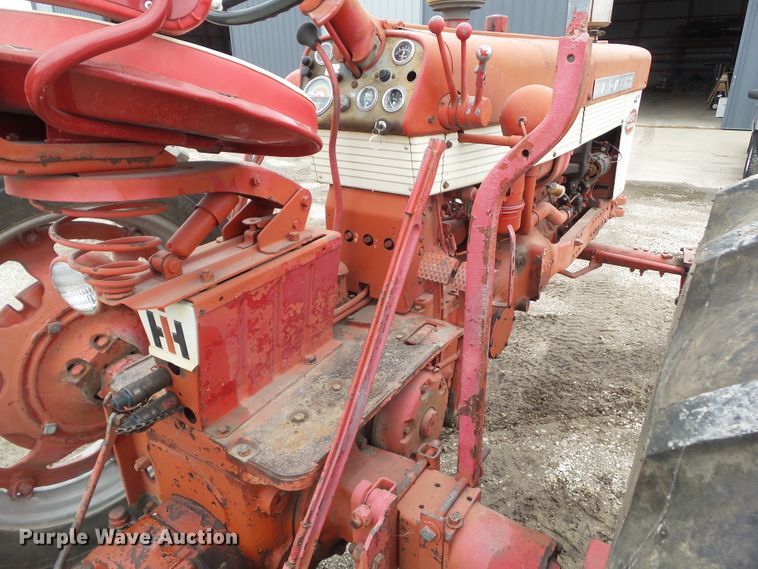 image for item HF9562 1959 Farmall 460  tractor