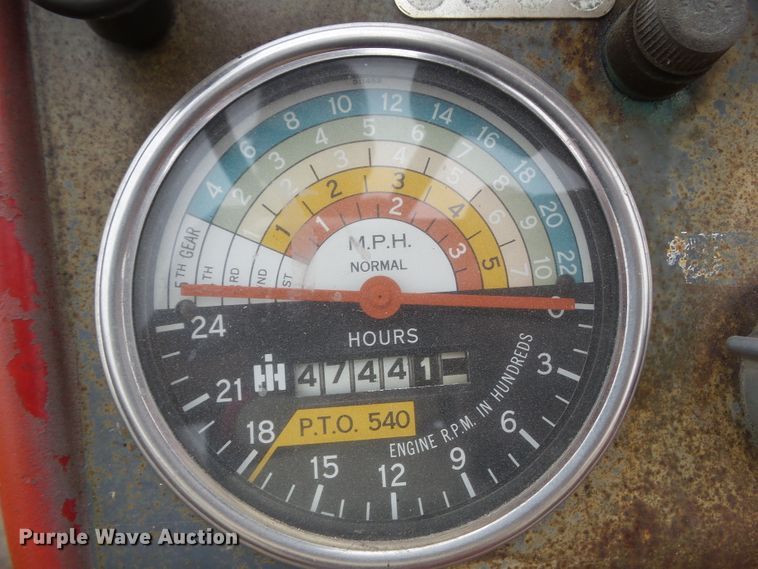 image for item HF9562 1959 Farmall 460  tractor