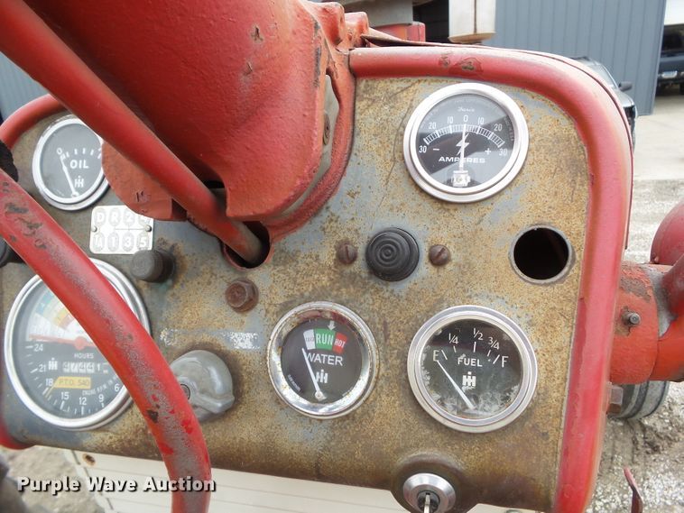 image for item HF9562 1959 Farmall 460  tractor