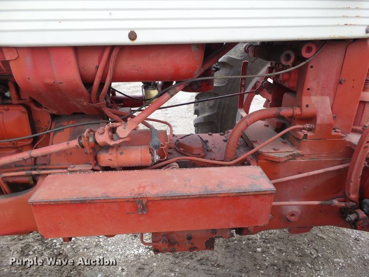 image for item HF9562 1959 Farmall 460  tractor