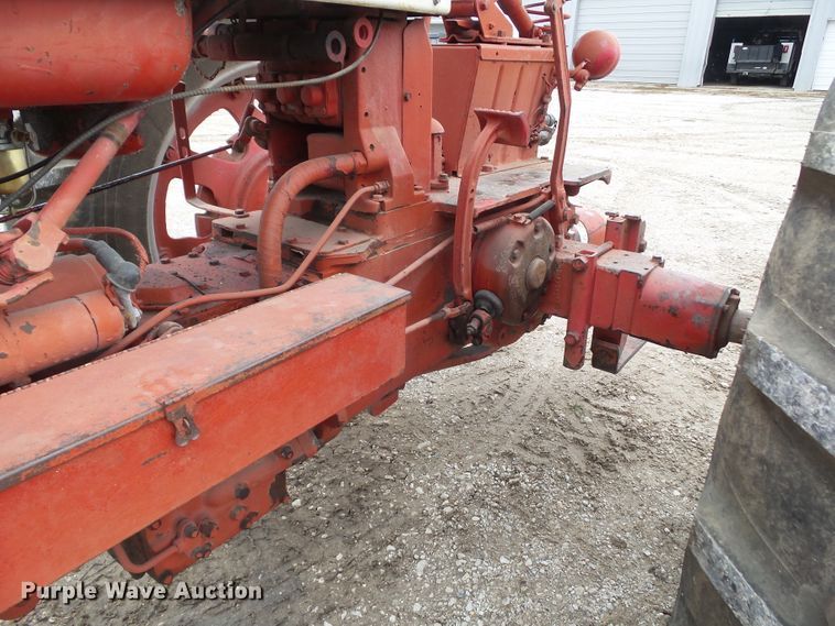 image for item HF9562 1959 Farmall 460  tractor