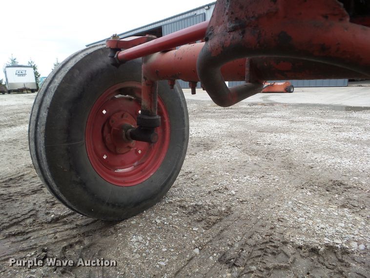 image for item HF9562 1959 Farmall 460  tractor