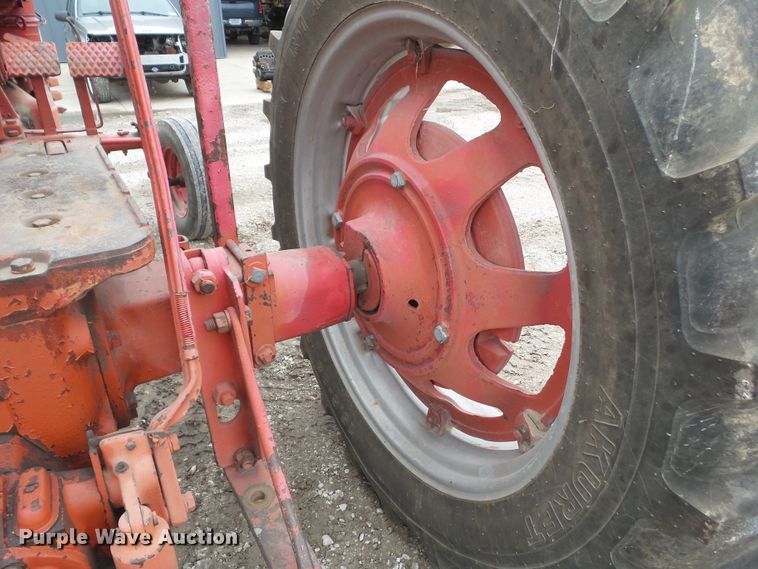 image for item HF9562 1959 Farmall 460  tractor