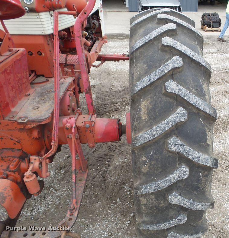 image for item HF9562 1959 Farmall 460  tractor