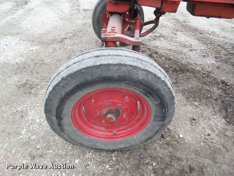 image for item HF9562 1959 Farmall 460  tractor