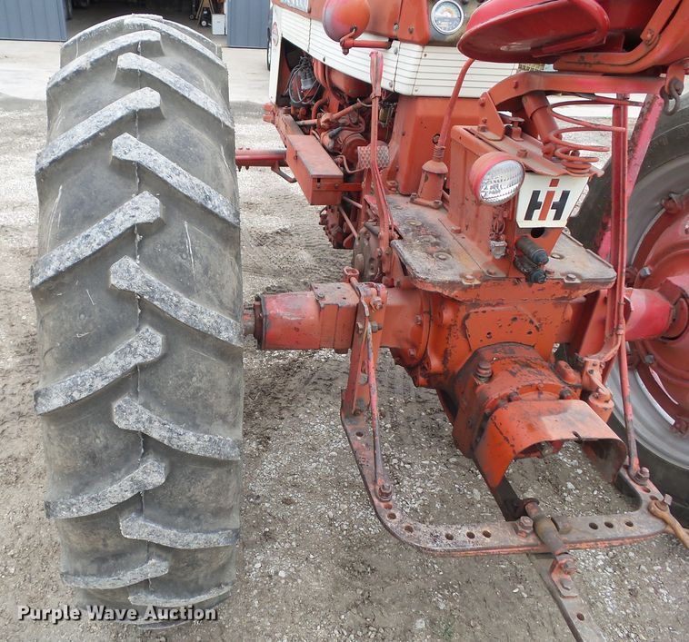 image for item HF9562 1959 Farmall 460  tractor