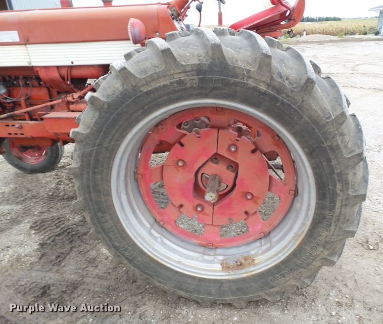 image for item HF9562 1959 Farmall 460  tractor