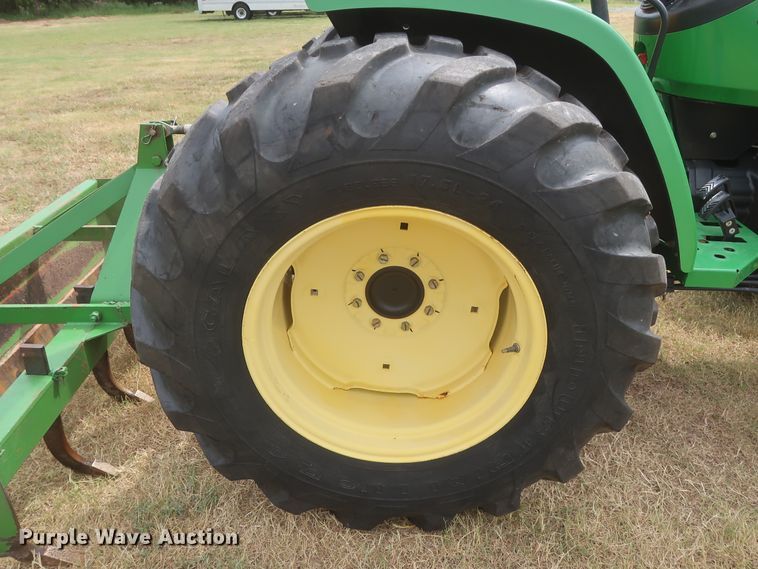 image for item HJ9327 2009 John Deere 4105  MFWD tractor