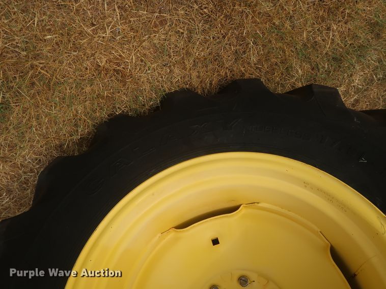 image for item HJ9327 2009 John Deere 4105  MFWD tractor