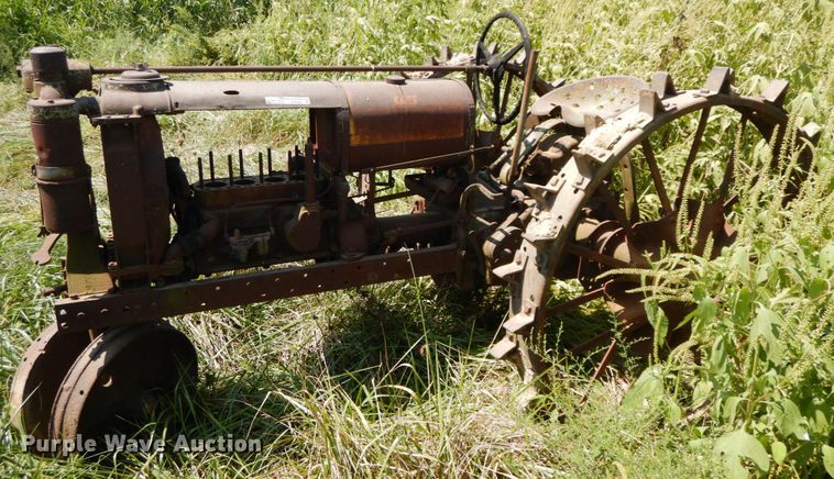 image for item HJ9546 Farmall F12  tractor