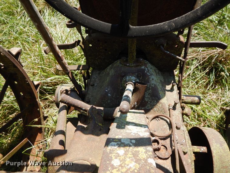 image for item HJ9546 Farmall F12  tractor