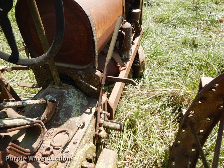 image for item HJ9546 Farmall F12  tractor