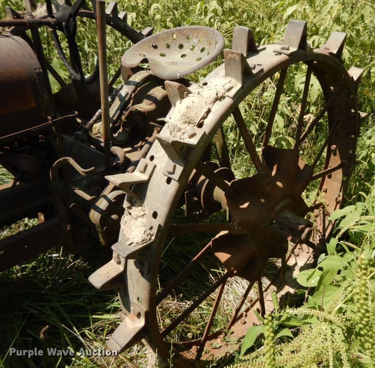 image for item HJ9546 Farmall F12  tractor