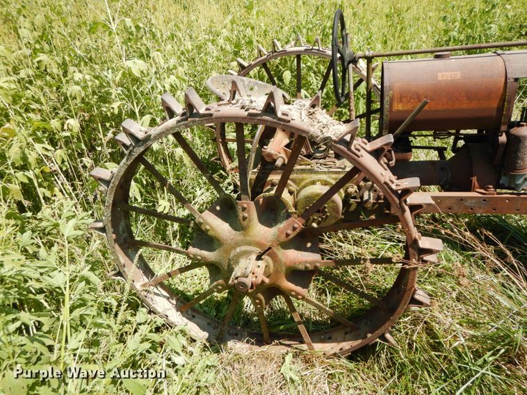 image for item HJ9546 Farmall F12  tractor