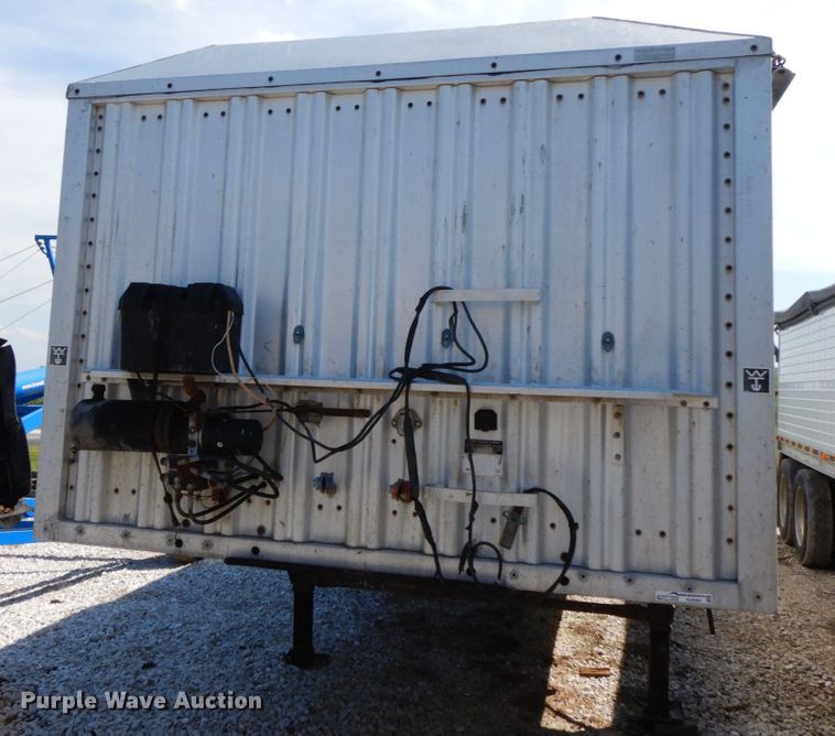 image for item HJ9563 1980 Wilson AGH-600 double hopper bottom grain trailer