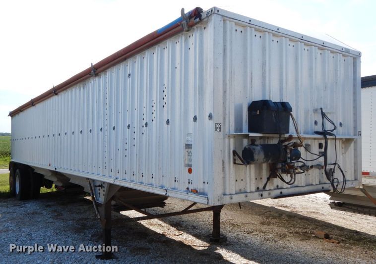image for item HJ9563 1980 Wilson AGH-600 double hopper bottom grain trailer