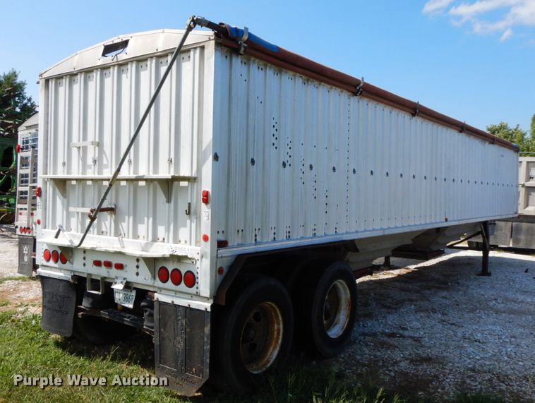 image for item HJ9563 1980 Wilson AGH-600 double hopper bottom grain trailer