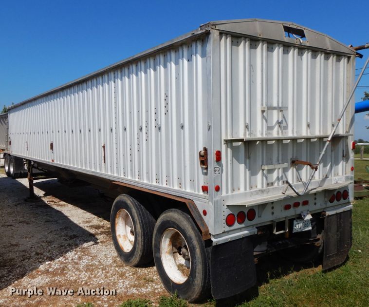 image for item HJ9563 1980 Wilson AGH-600 double hopper bottom grain trailer