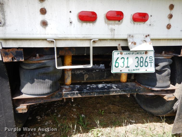 image for item HJ9563 1980 Wilson AGH-600 double hopper bottom grain trailer