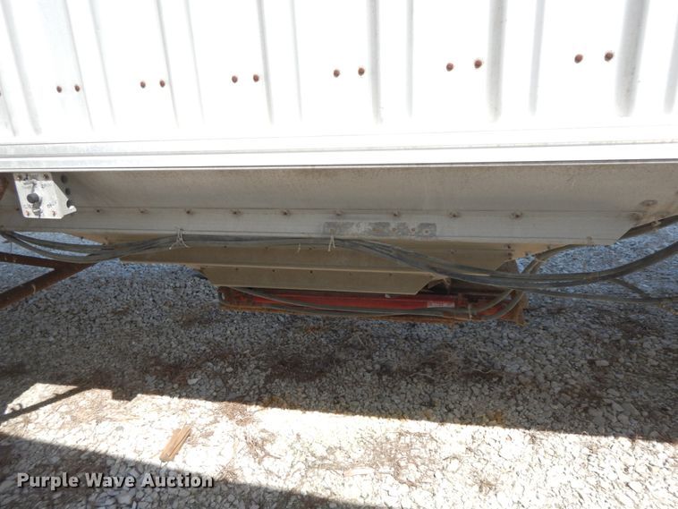 image for item HJ9563 1980 Wilson AGH-600 double hopper bottom grain trailer