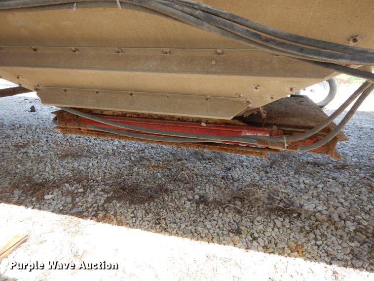 image for item HJ9563 1980 Wilson AGH-600 double hopper bottom grain trailer