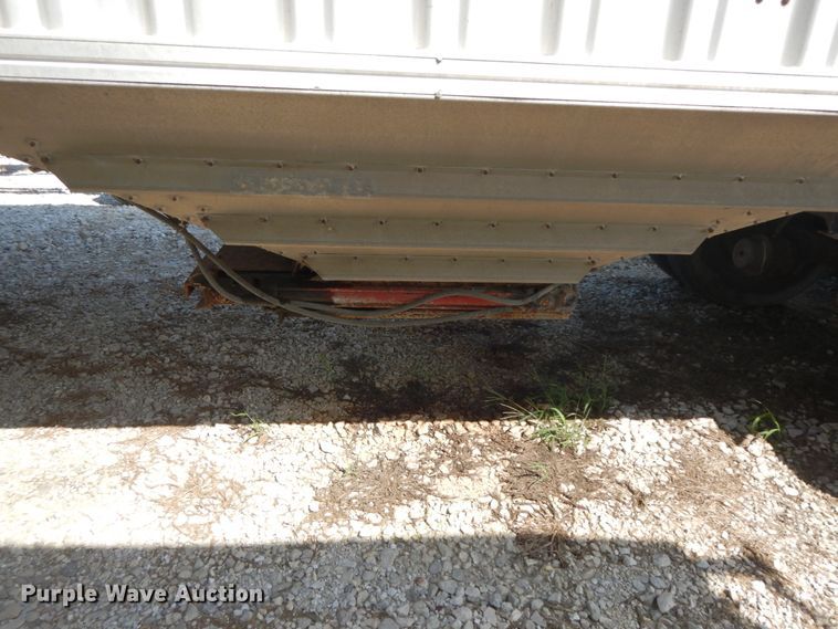image for item HJ9563 1980 Wilson AGH-600 double hopper bottom grain trailer