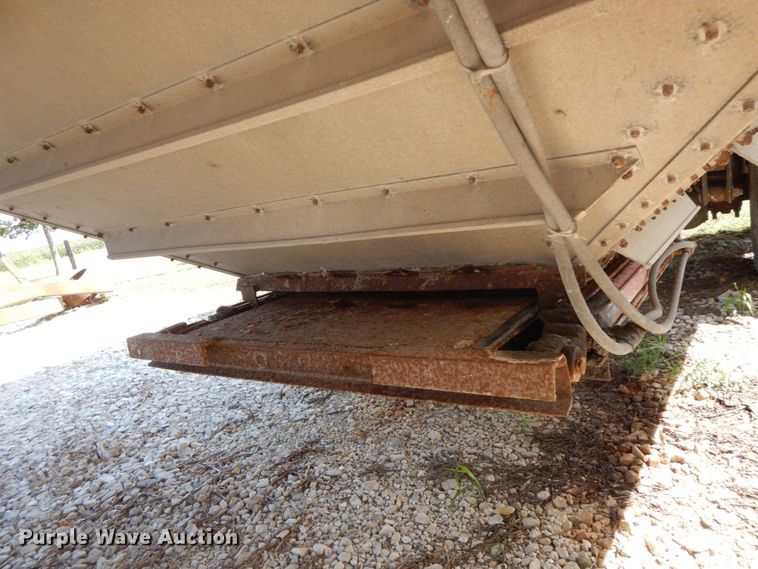 image for item HJ9563 1980 Wilson AGH-600 double hopper bottom grain trailer