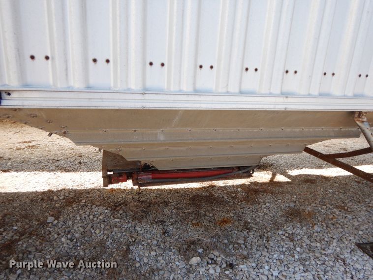 image for item HJ9563 1980 Wilson AGH-600 double hopper bottom grain trailer