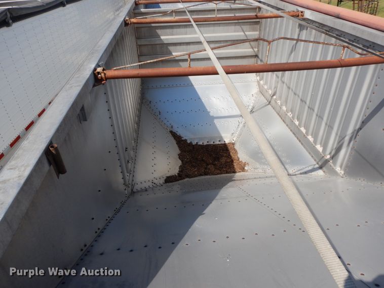 image for item HJ9563 1980 Wilson AGH-600 double hopper bottom grain trailer