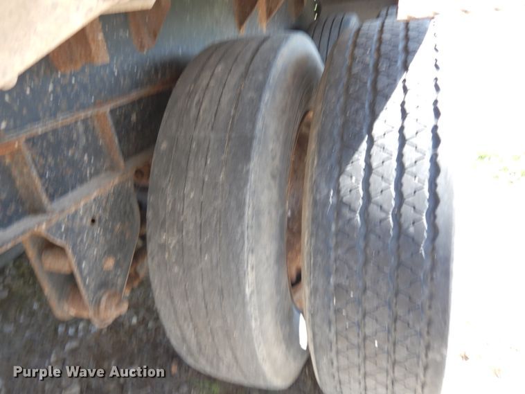 image for item HJ9563 1980 Wilson AGH-600 double hopper bottom grain trailer