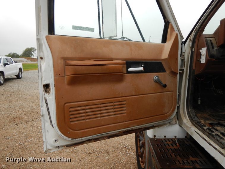 image for item HJ9630 1991 Chevrolet Kodiak C5500  flatbed truck