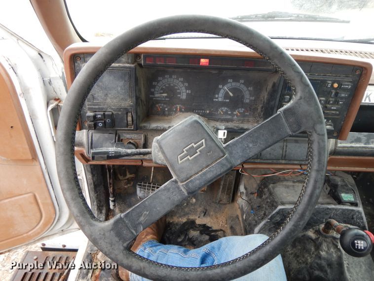 image for item HJ9630 1991 Chevrolet Kodiak C5500  flatbed truck