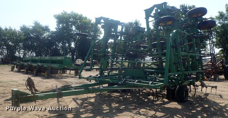 image for item HK9967 John Deere 985 field cultivator