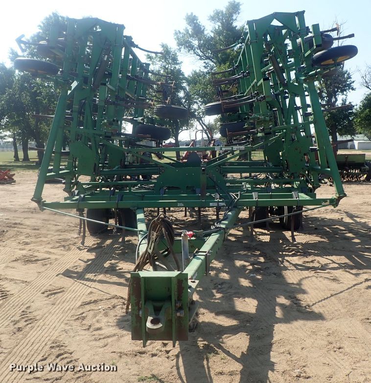 image for item HK9967 John Deere 985 field cultivator