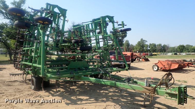 image for item HK9967 John Deere 985 field cultivator