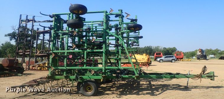 image for item HK9967 John Deere 985 field cultivator