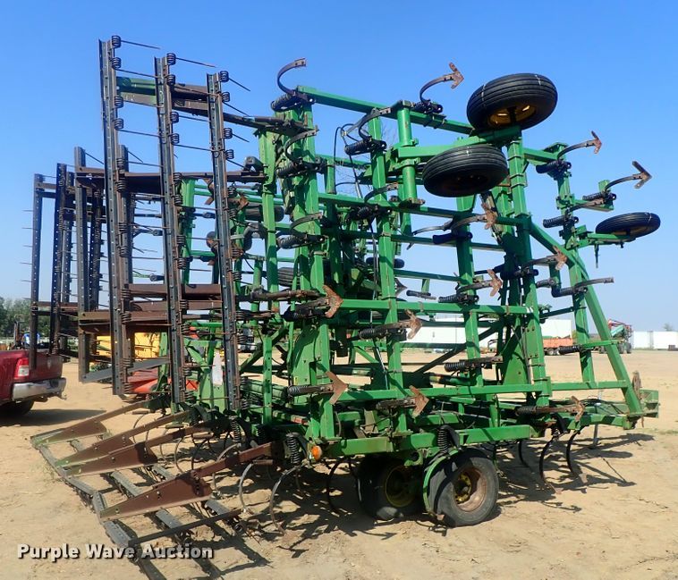 image for item HK9967 John Deere 985 field cultivator