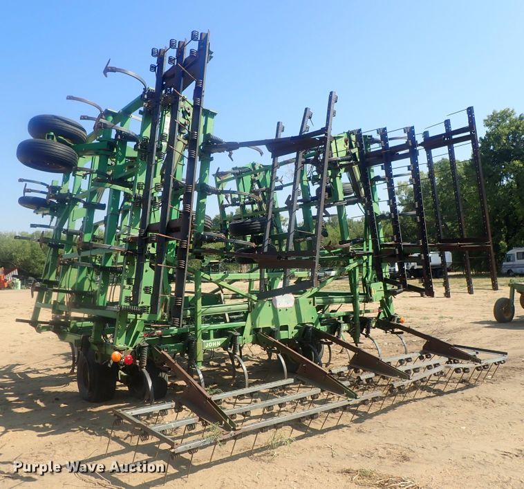 image for item HK9967 John Deere 985 field cultivator