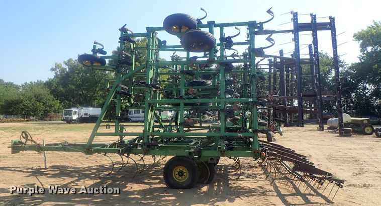 image for item HK9967 John Deere 985 field cultivator
