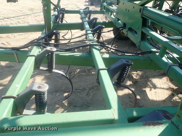 image for item HK9967 John Deere 985 field cultivator