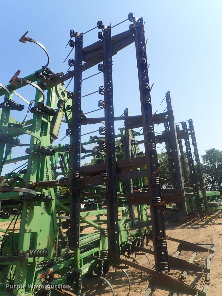 image for item HK9967 John Deere 985 field cultivator