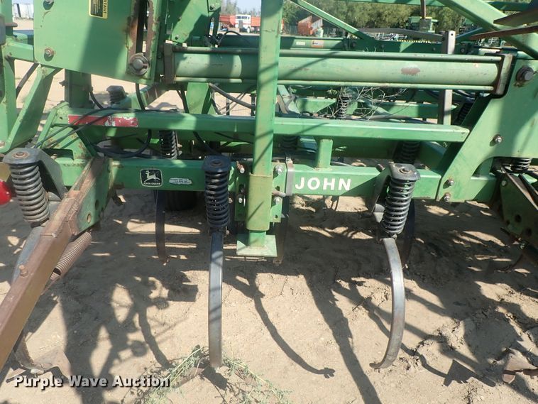image for item HK9967 John Deere 985 field cultivator