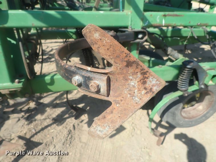 image for item HK9967 John Deere 985 field cultivator