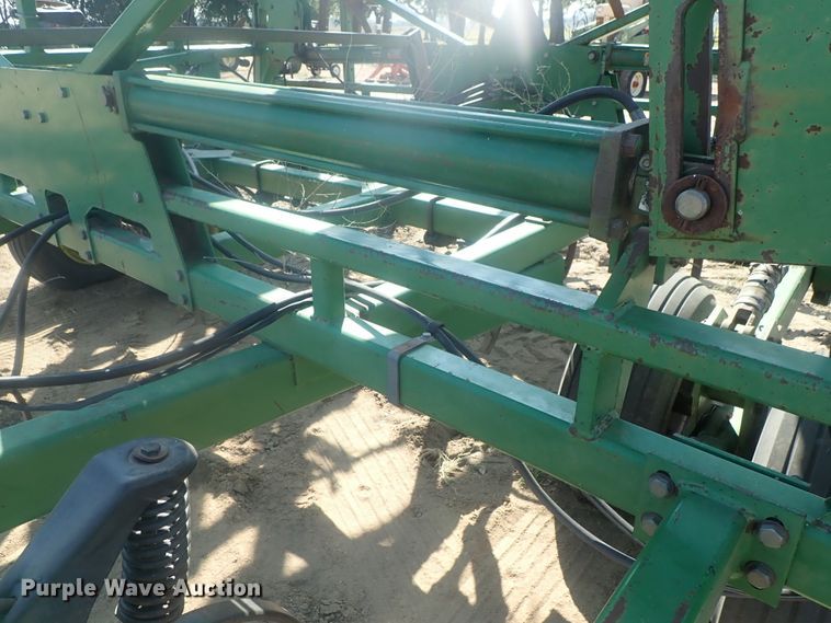 image for item HK9967 John Deere 985 field cultivator