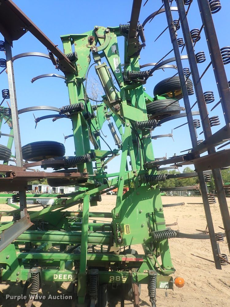image for item HK9967 John Deere 985 field cultivator