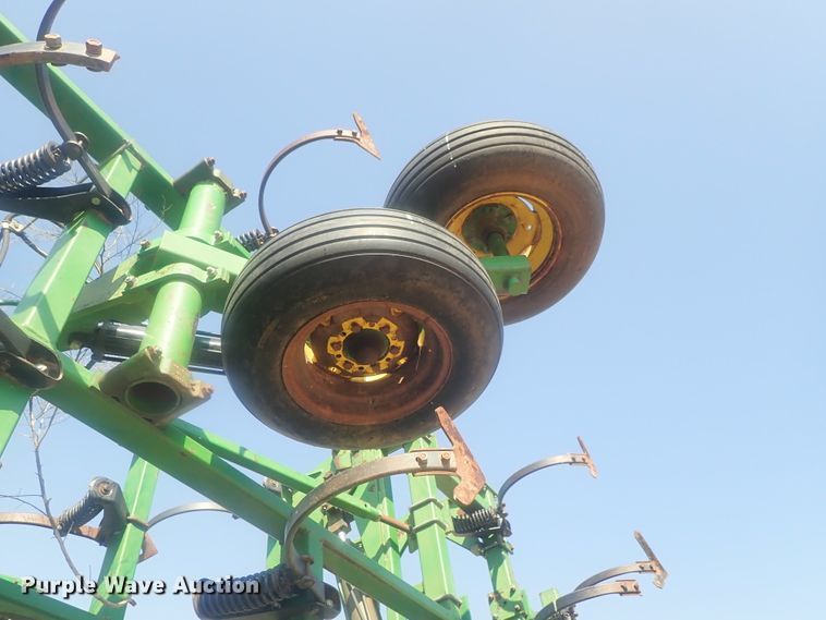 image for item HK9967 John Deere 985 field cultivator