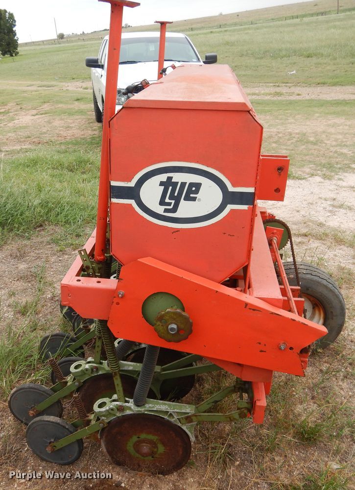 image for item HO9909 Tye 104-4300 no-till seeder