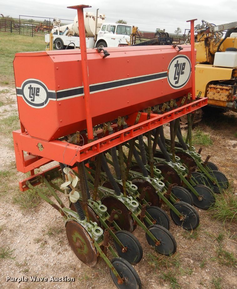 image for item HO9909 Tye 104-4300 no-till seeder
