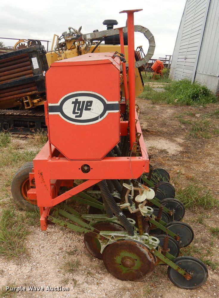 image for item HO9909 Tye 104-4300 no-till seeder